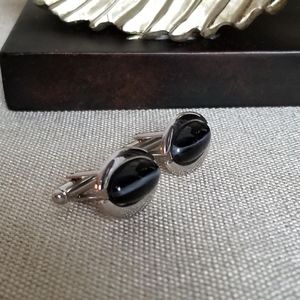Shield's Black Pearl Oval Cufflinks Silver